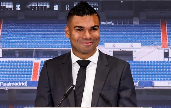 Casemiro é enaltecido e emociona Real Madrid em despedida: ‘Um dos nossos mitos’