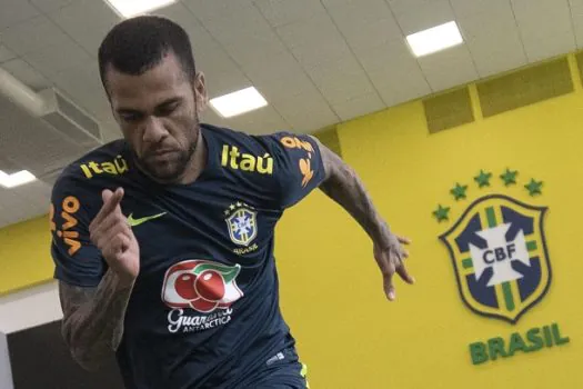 Canal de TV divulga imagem de mulher que acusa Daniel Alves