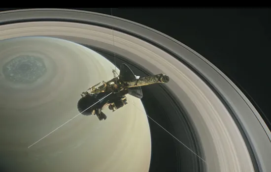 Missão Cassini termina com dramático mergulho sobre Saturno