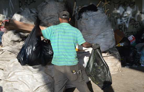 Pandemia aumenta o número de catadores de recicláveis em Santo André