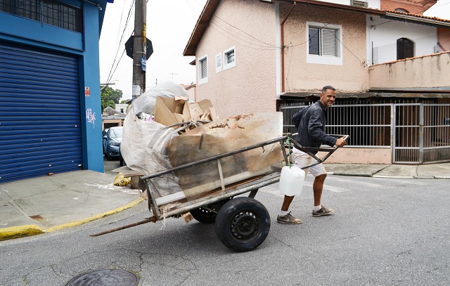 Santo André cria plano para subsidiar políticas públicas aos catadores de recicláveis