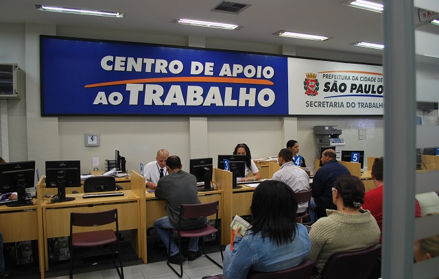 Parceria do Cate oferece atendimento ao trabalhador em estações do Metrô