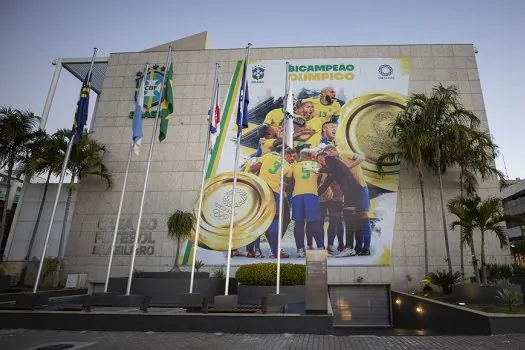 CBF homenageia campeões olímpicos de Tóquio-2020 em sua sede no Rio de Janeiro