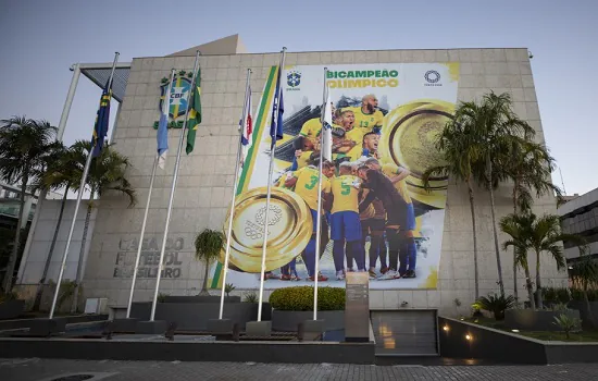 CBF homenageia campeões olímpicos de Tóquio-2020 em sua sede no Rio de Janeiro