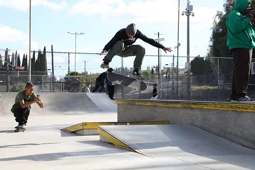 Seleções brasileiras de skate iniciam período de treinos nos EUA