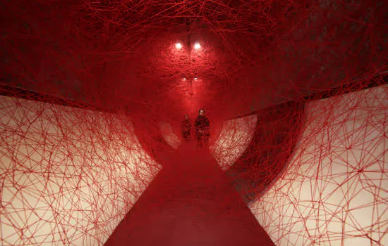 CCBB SP apresenta a exposição de Chiharu Shiota