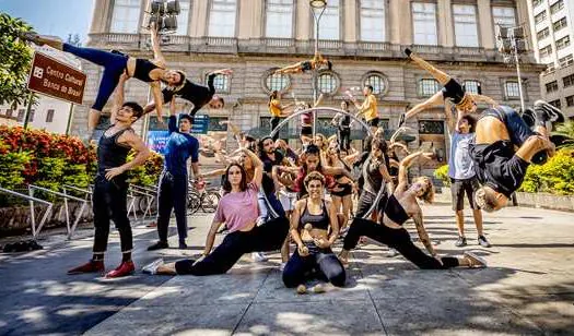 Formandos da Escola Nacional de Circo encenam o espetáculo URUTU, no CCBB Rio