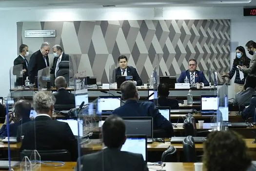 Sem consenso, CCJ do Senado adia votação da reforma tributária