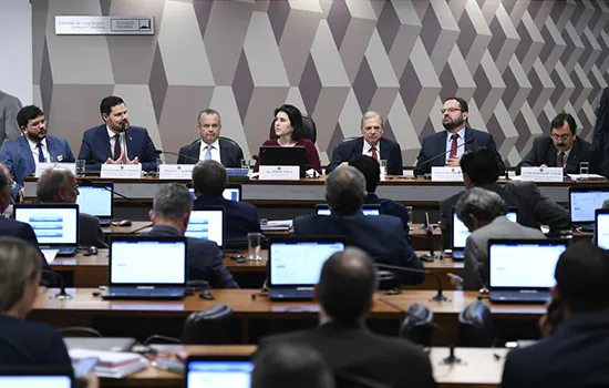 CCJ do Senado pauta proposta que ameaça parlamentares sem partido