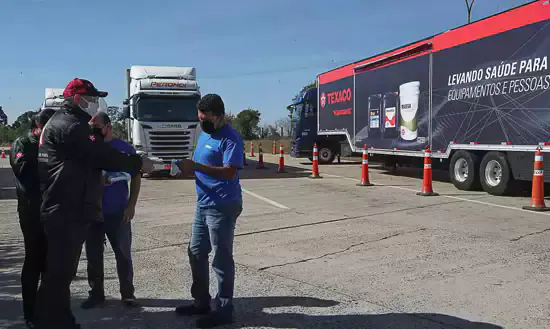 Ecorodovias amplia atendimentos aos caminhoneiros com a Carreta Texaco