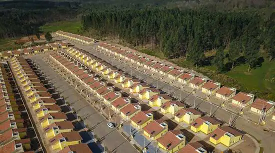 Placas solares instaladas em casas da CDHU reduzem o valor da conta de luz