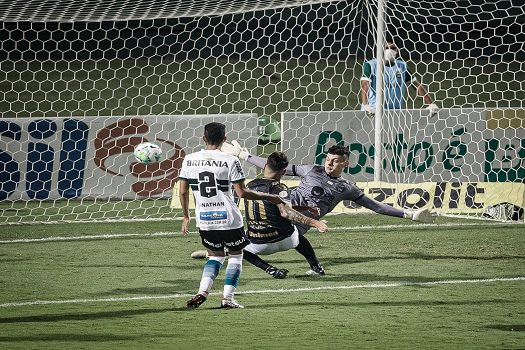 Ceará vence Coritiba e assegura vaga na Copa Sul-Americana