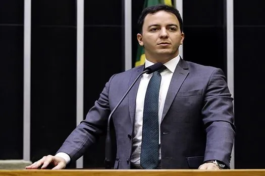 Célio Studart vai à Justiça para barrar motociata de Bolsonaro no Ceará