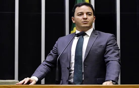 Célio Studart vai à Justiça para barrar motociata de Bolsonaro no Ceará