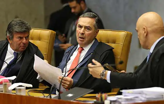 STF: Mello manda oficial de Justiça comunicar Bolsonaro de ação sobre impeachment