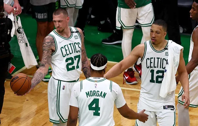 Boston Celtics derrota Memphis Grizzlies em prévia dos playoffs da NBA