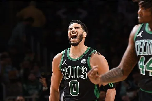 Com show de Jayson Tatum, Boston Celtics bate o Atlanta Hawks em casa