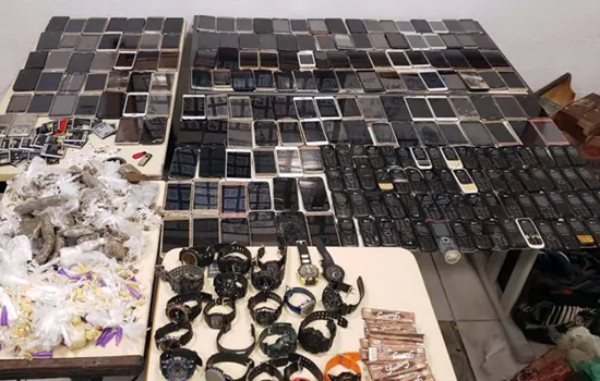 Mais de 200 celulares são apreendidos em presídio de Campos