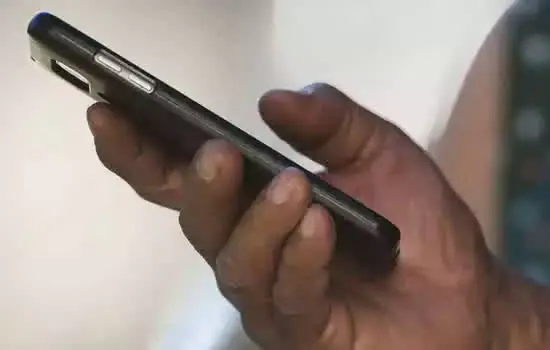 Como evitar golpes em aplicativos bancários pelo celular