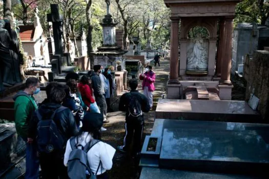 Visitas guiadas no cemitério da Consolação são retomadas de forma ampliada