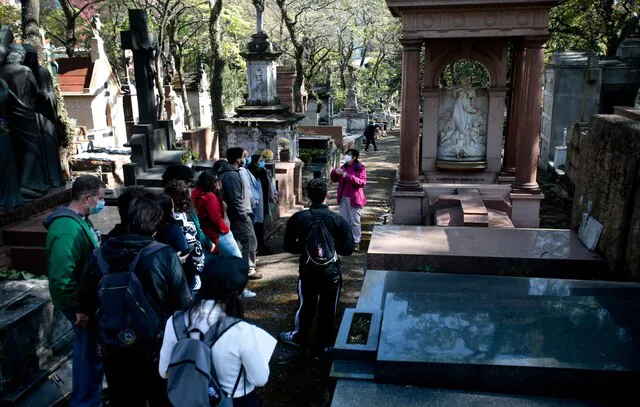 Visitas guiadas no cemitério da Consolação são retomadas de forma ampliada