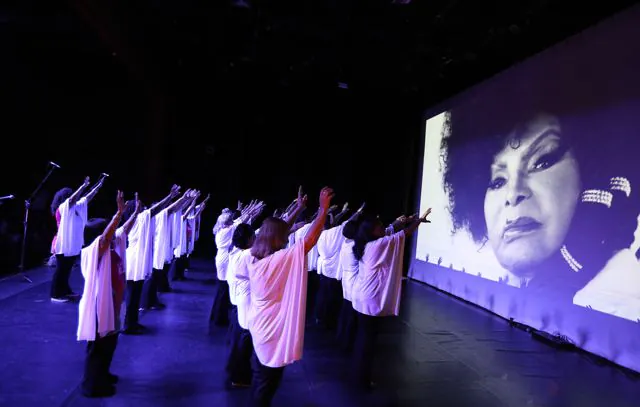 Emoção marca a apresentação do “Mulheres em Movimento Cantam Elzas”