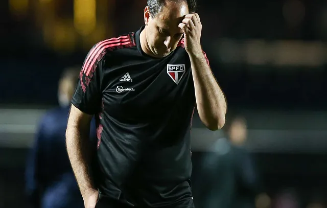 Rogério Ceni considera eliminação do São Paulo ‘um fracasso muito grande’