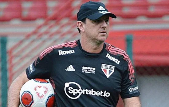 São Paulo aprimora jogadas em bolas paradas para superar retranca do Atlético-GO