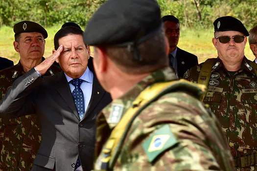 Mourão exalta produção de míssil brasileiro