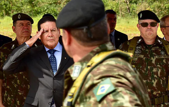 Mourão exalta produção de míssil brasileiro