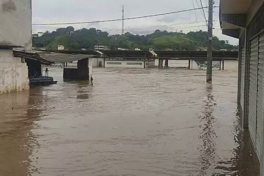 “Maior desastre natural da história”, diz governador da Bahia