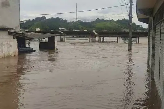 “Maior desastre natural da história”, diz governador da Bahia