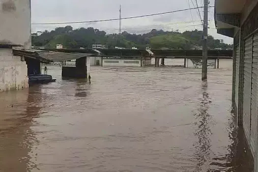 Governo da Bahia estima em R$ 2 bilhões custo para reconstruir casas e estradas