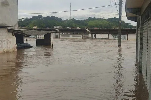 Centro de treinamento em cidade de Isaquias Queiroz é atingido por inundação