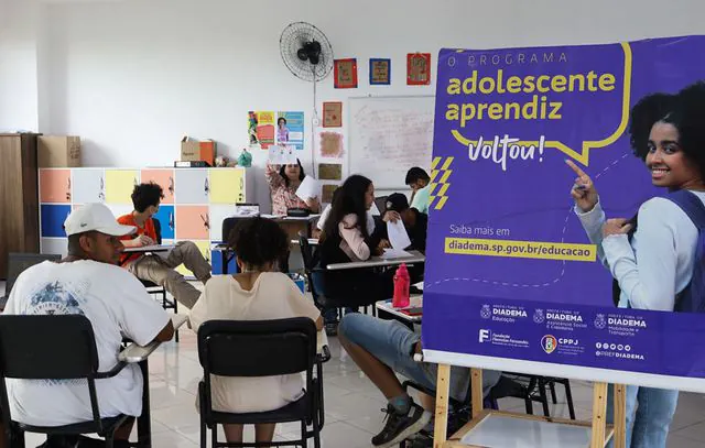 Departamento de Educação Popular impulsiona jovens e adultos em Diadema