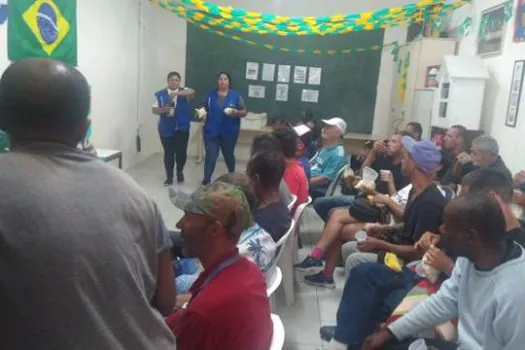 Santo André realiza ação com pessoas em situação de rua nos dias de jogos do Brasil