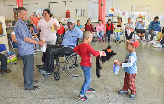 Centro de Reabilitação oferece oficinas de férias para pais e usuários