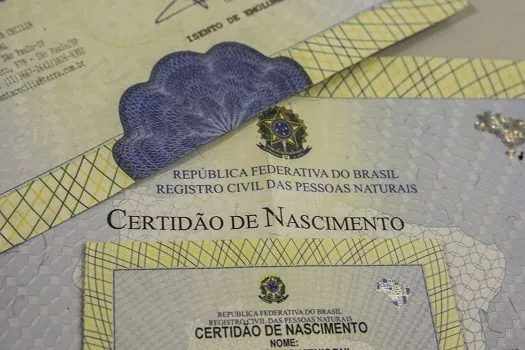 Brasil reduz subnotificação de nascimentos e mortes, indica IBGE