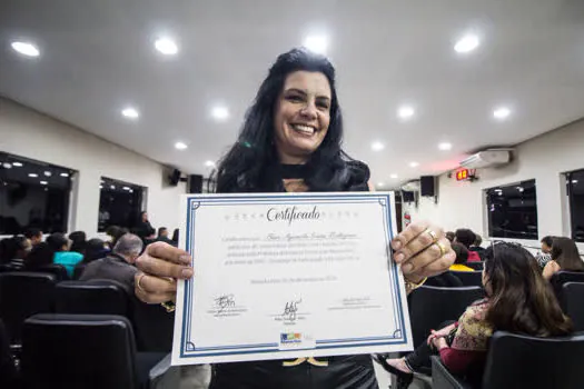 Ribeirão Pires certifica servidores municipais em curso de LIBRAS