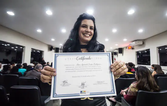 Ribeirão Pires certifica servidores municipais em curso de LIBRAS