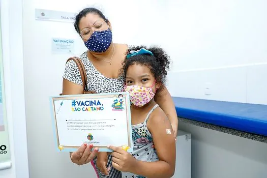 São Caetano distribui certificado para homenagear crianças que se vacinam contra a covid