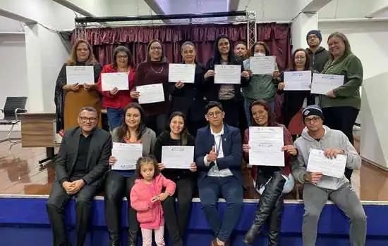 UNG entrega certificados do curso de Cuidador de Idosos