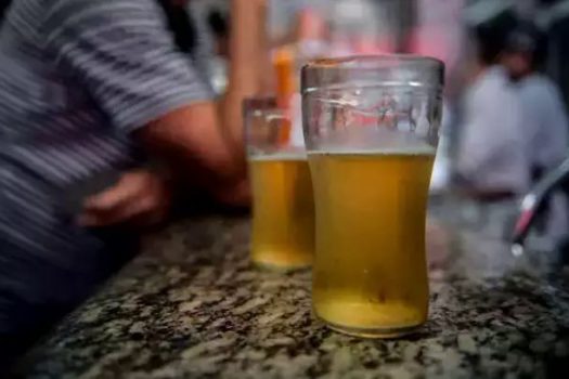 Cuidado com o álcool: como evitar excessos e cuidar da saúde nas festas