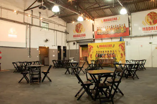 Cervejaria Madalena reabre bar de fábrica