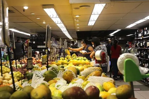 Preço da cesta básica de alimentos sobe em nove cidades