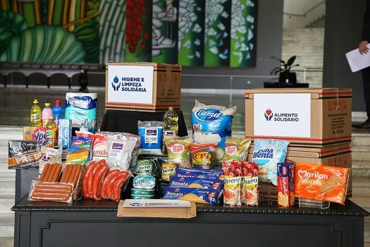 Governo de SP entrega mais 100 cestas com alimentos arrecadados em Carapicuíba