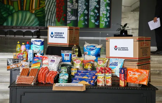 Governo de SP entrega mais 100 cestas com alimentos arrecadados em Carapicuíba