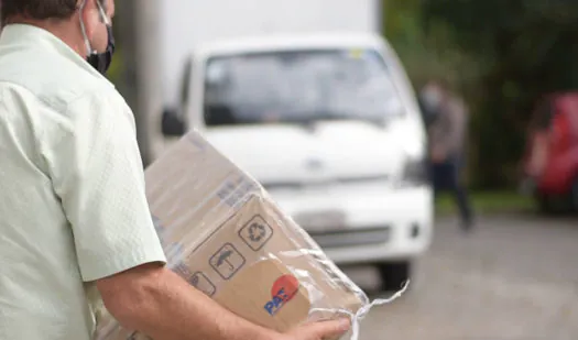 Fundo Social de Ribeirão Pires entrega cestas básicas a taxistas