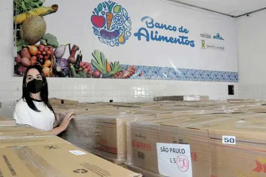 Santo André entrega 1.400 cestas básicas para famílias carentes