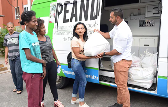 Diadema distribui cestas de alimentos para famílias afetadas pelas chuvas